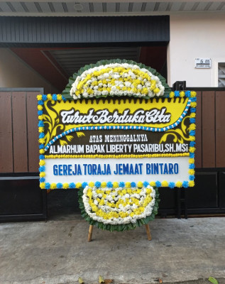 Papan Bunga Duka di Batukliang Utara